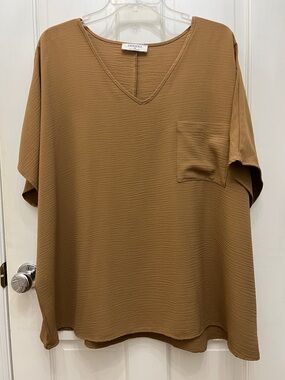 ZENNANA Women's V-Neck Short Sleeve Pocket Top in Caramel